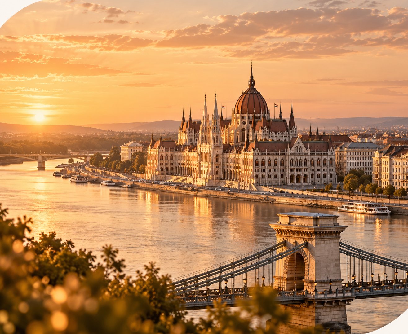 Budapest, a Parlament és a Lánchíd naplementében